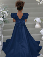 Kleid für Blumenmädchen mit Puffärmeln, Schleife, Knopfleiste hinten und Schleppe 