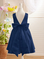 Elegantes A-Linien-Satin-Kleid mit V-Rücken und Schleife, knielang, Blumenmädchenkleid