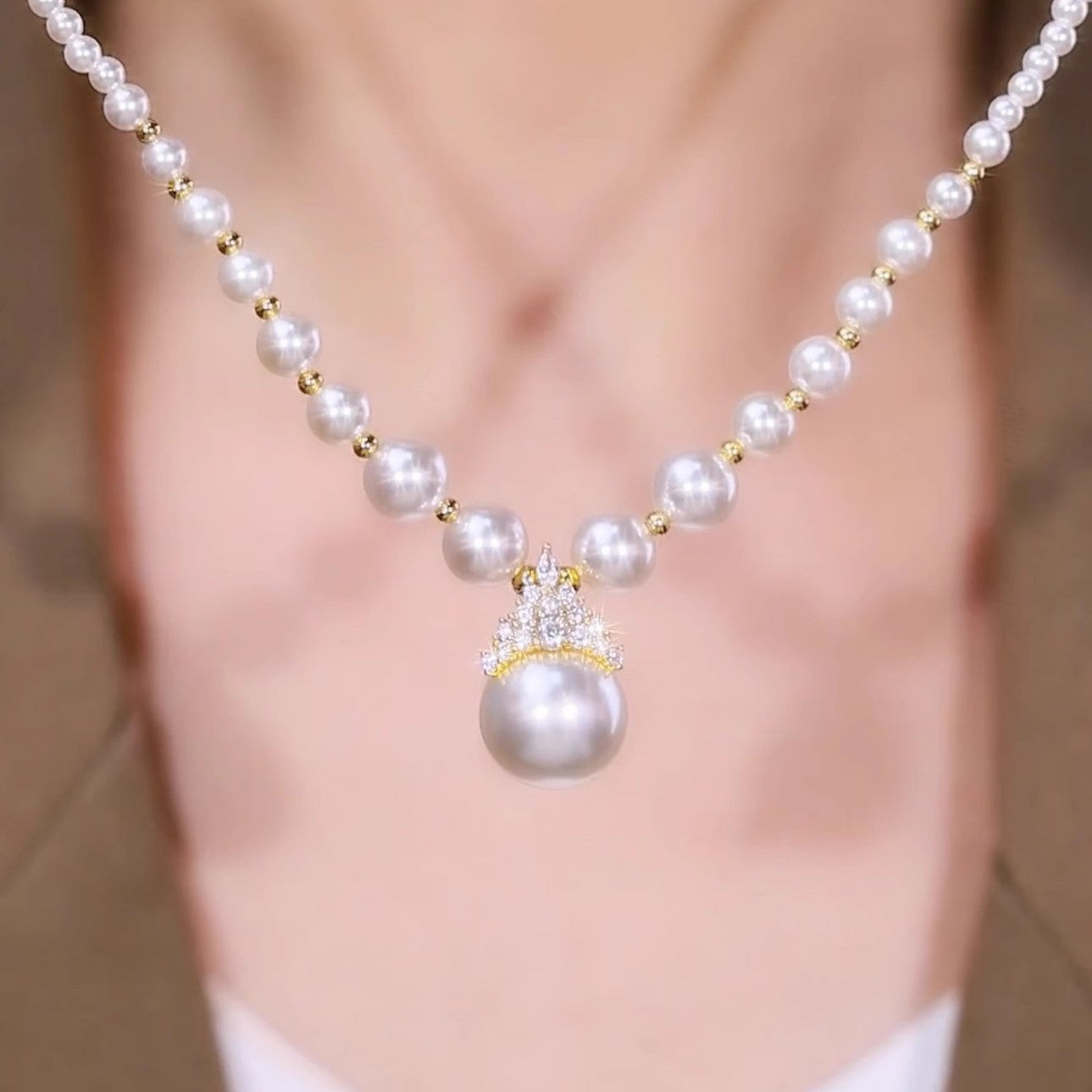 Unique design sense French elegant atmosphere queen zircon pearl necklace autumn new versatile collarbone chain