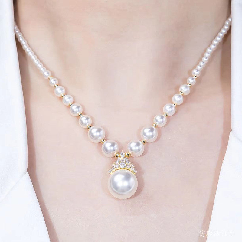 Unique design sense French elegant atmosphere queen zircon pearl necklace autumn new versatile collarbone chain