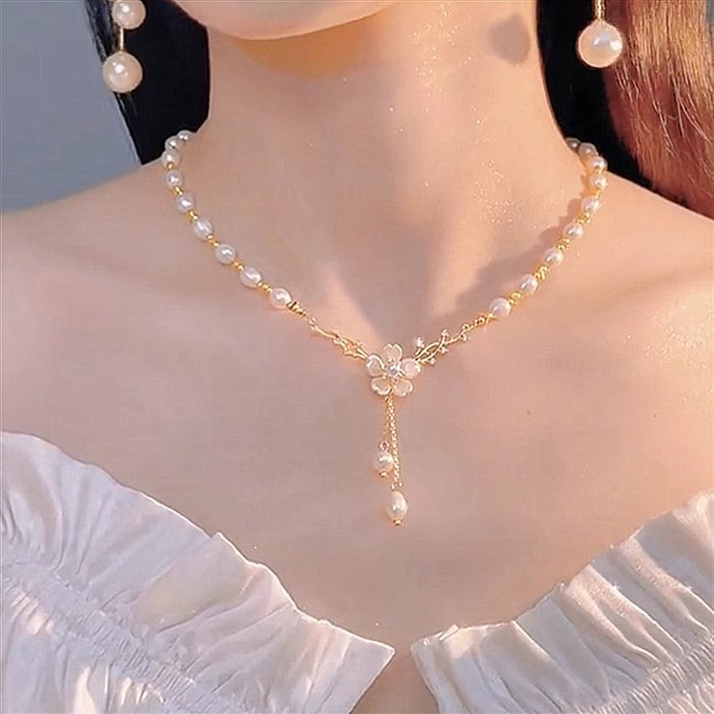 Stylish and elegant shell flower collarbone chain popular female niche design high sense nameless flower pearl necklace
