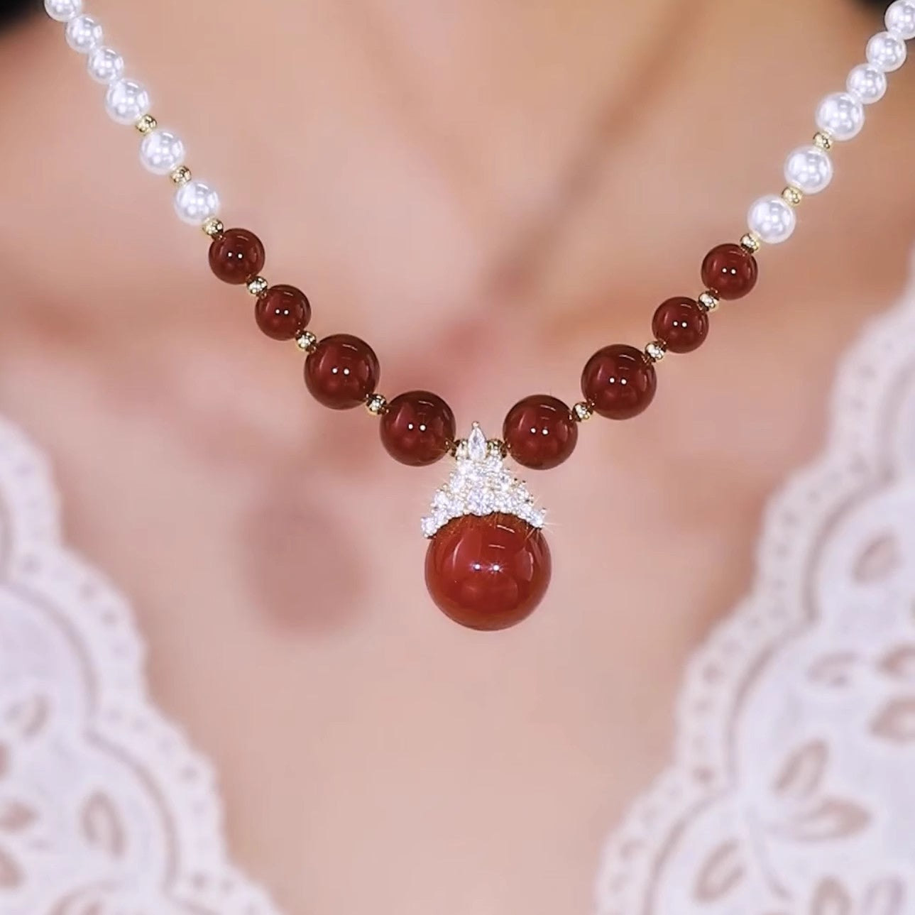 Unique design sense French elegant atmosphere queen zircon pearl necklace autumn new versatile collarbone chain