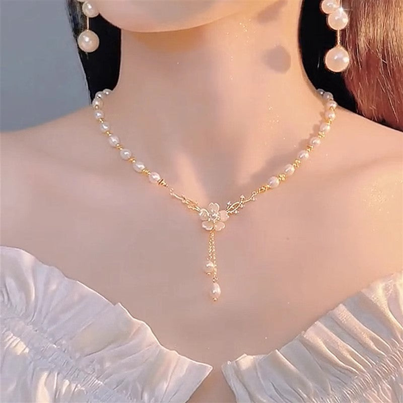 Stylish and elegant shell flower collarbone chain popular female niche design high sense nameless flower pearl necklace