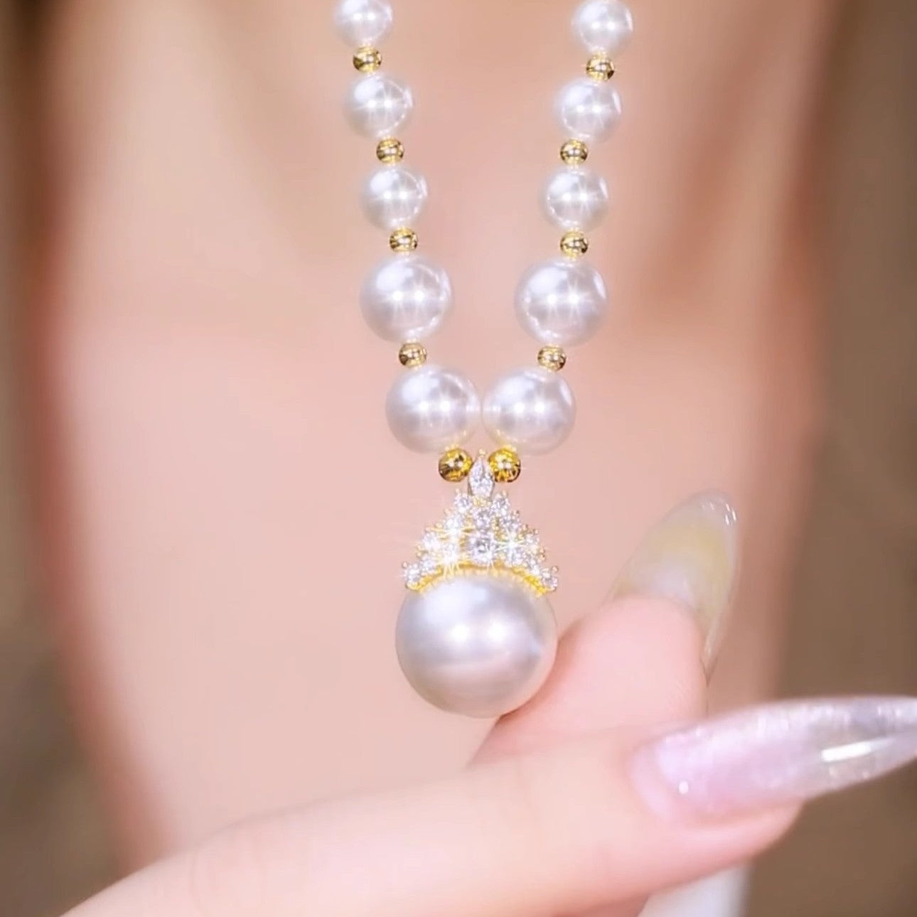 Unique design sense French elegant atmosphere queen zircon pearl necklace autumn new versatile collarbone chain