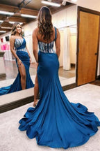 Vestido de fiesta de un solo hombro con cuentas plateadas en azul océano