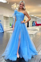 Langes, einseitig schulterfreies, blaues Spitzen-Abendkleid mit Schlitz