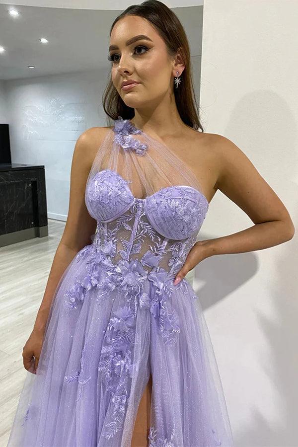 Lila-blaue, einseitig schulterfreie Ballkleider mit Spitze und Schlitz