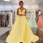 Ballkleid in Übergröße A-Linie Satin trägerlos mit Schlitz
