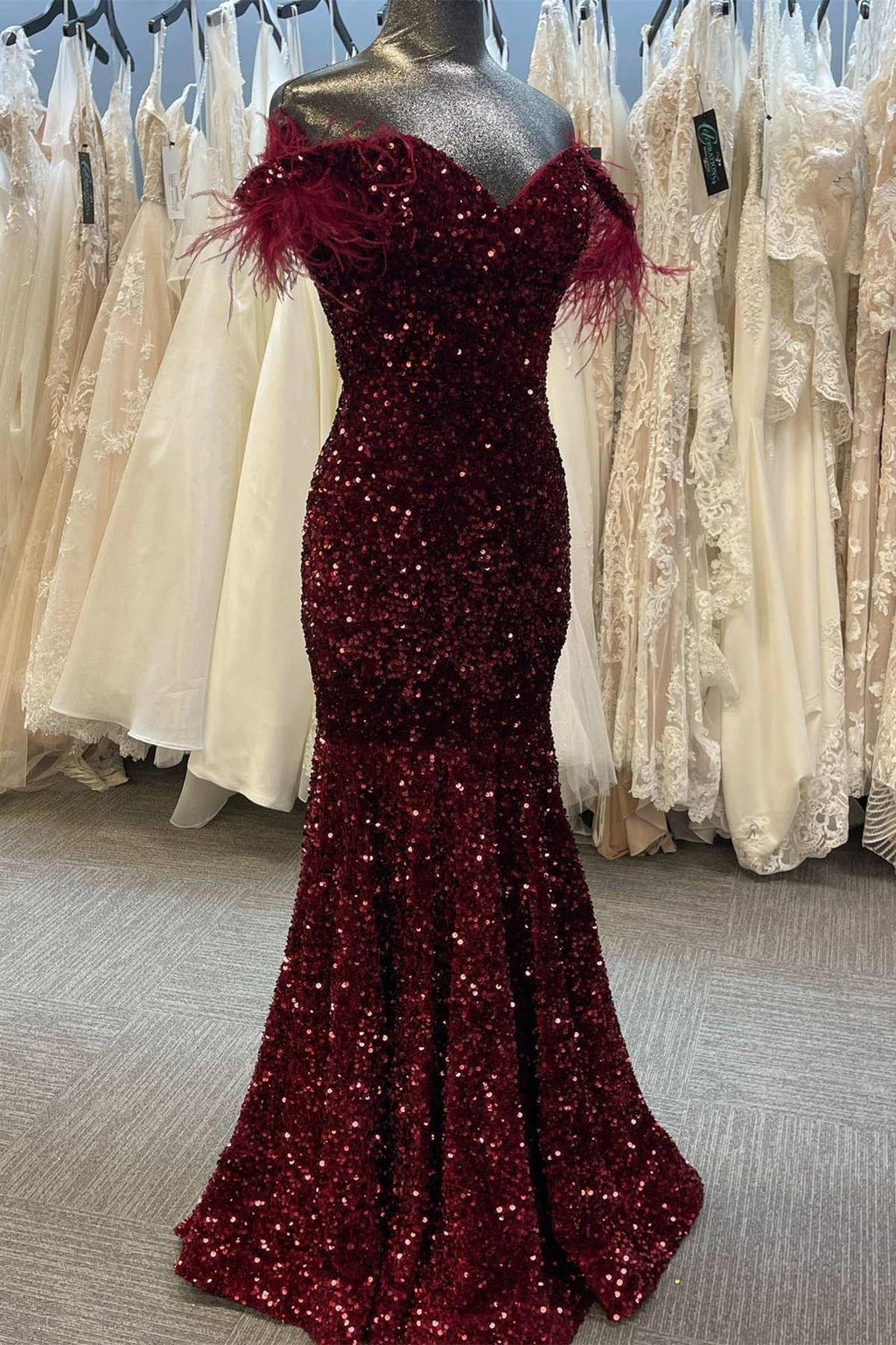 Vestido de fiesta de talla grande con lentejuelas y plumas de sirena y hombros descubiertos, corte trompeta largo