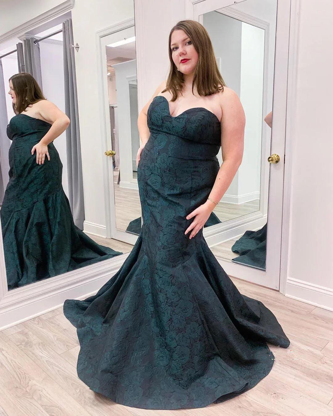 Vestidos de fiesta de talla grande con escote corazón y encaje oscuro