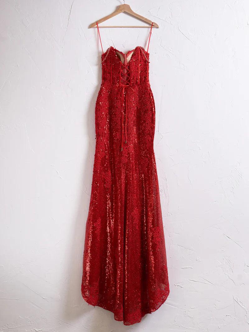 Vestido de fiesta sirena con tirantes finos y apliques con abertura