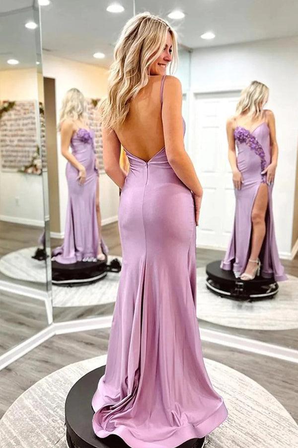 Vestido de fiesta largo de sirena color lavanda con tirantes finos y flores