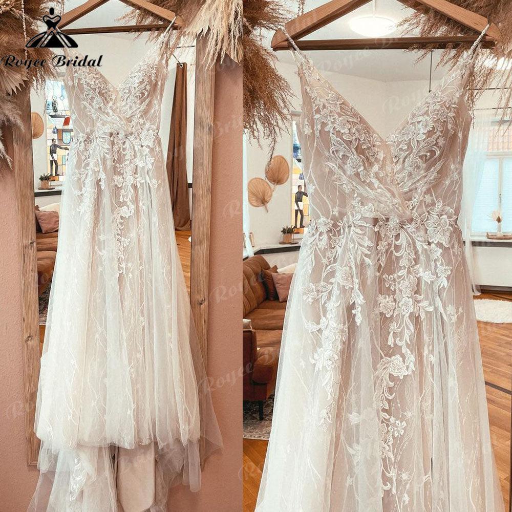 Vestido de novia bohemio de encaje color champán, sin espalda, para playa, escote en V, apliques, tirantes finos, 2025, hecho a medida.