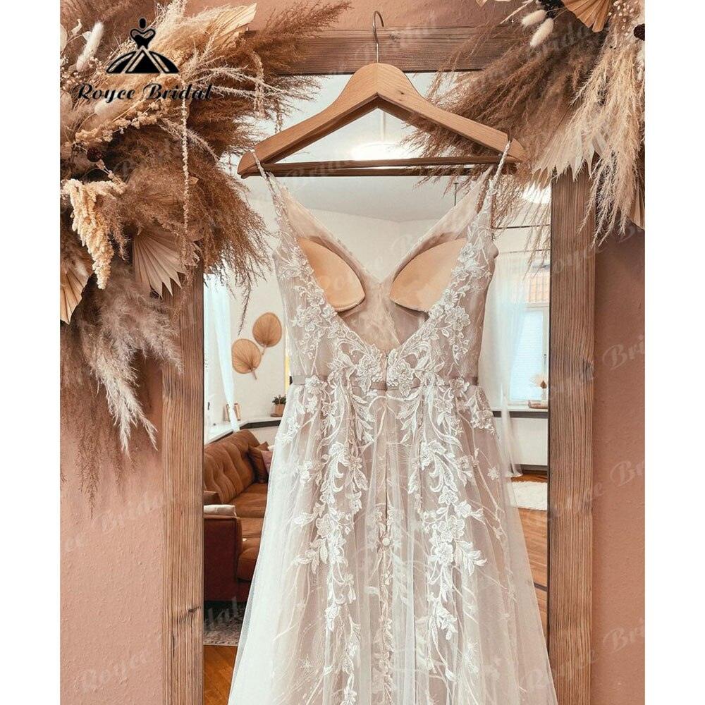 Vestido de novia bohemio de encaje color champán, sin espalda, para playa, escote en V, apliques, tirantes finos, 2025, hecho a medida.