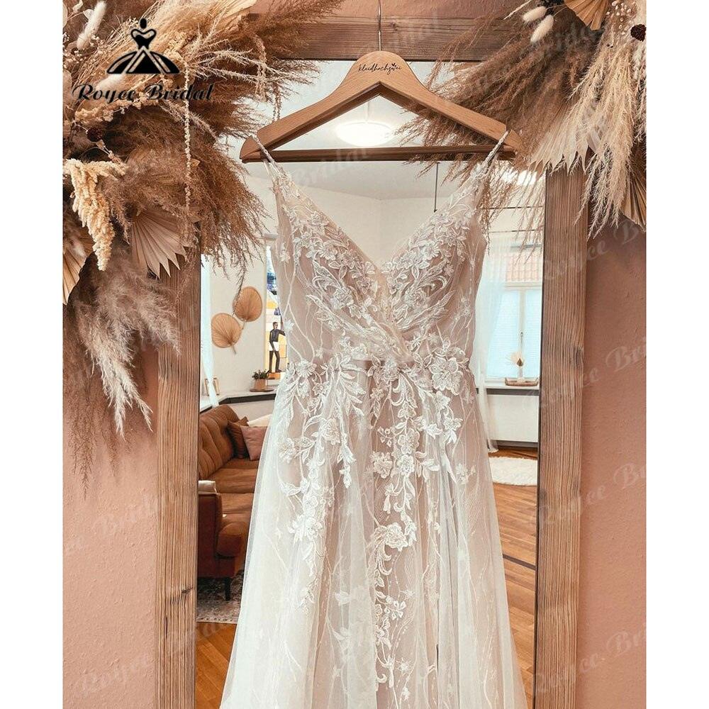 Vestido de novia bohemio de encaje color champán, sin espalda, para playa, escote en V, apliques, tirantes finos, 2025, hecho a medida.