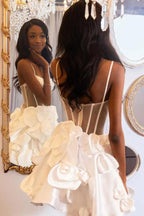 Vestido de fiesta corto con corsé rosa y tirantes de roseta