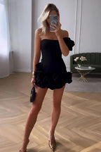 Kurzes Partykleid aus Satin mit Rüschen und einer Schulter