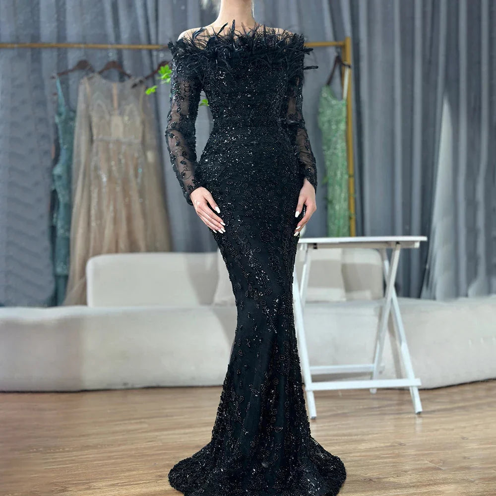 Luxuriöses grünes Abendkleid mit langen Ärmeln, Federn und Perlen aus Dubai