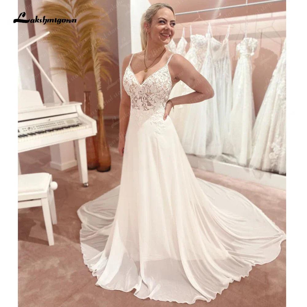 Vestido de novia bohemio de gasa con tirantes finos y corte en A de NumberSea 2025, cuello en V, color blanco roto, para playa 