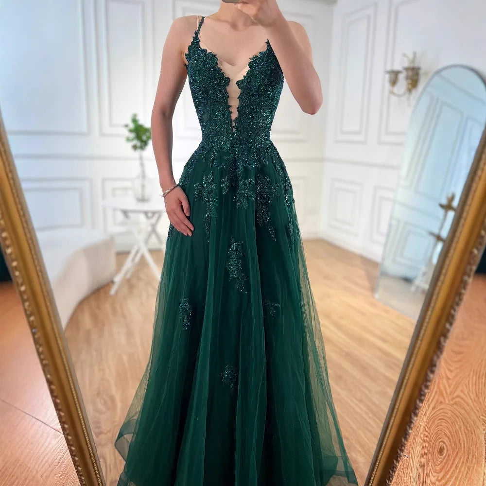 Luxuriöses salbeigrünes A-Linien-Abschlussballkleid aus Spitze mit Spaghettiträgern
