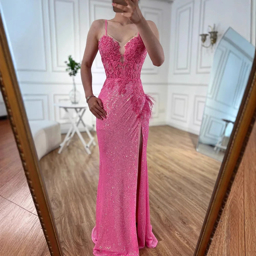 Luxuriöses rosa Feder-Perlen-Meerjungfrau-Ballkleid mit Schlitz LA72987