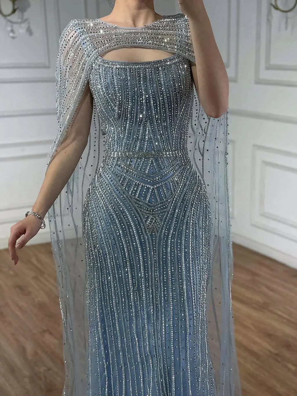 Vestido de Noche de Lujo Azul Diamante con Capa