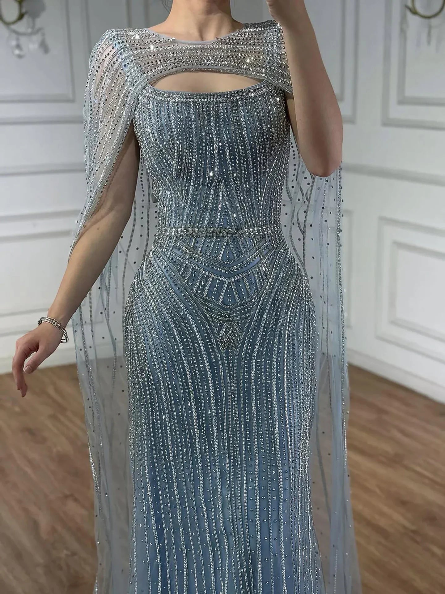 Vestido de Noche de Lujo Azul Diamante con Capa