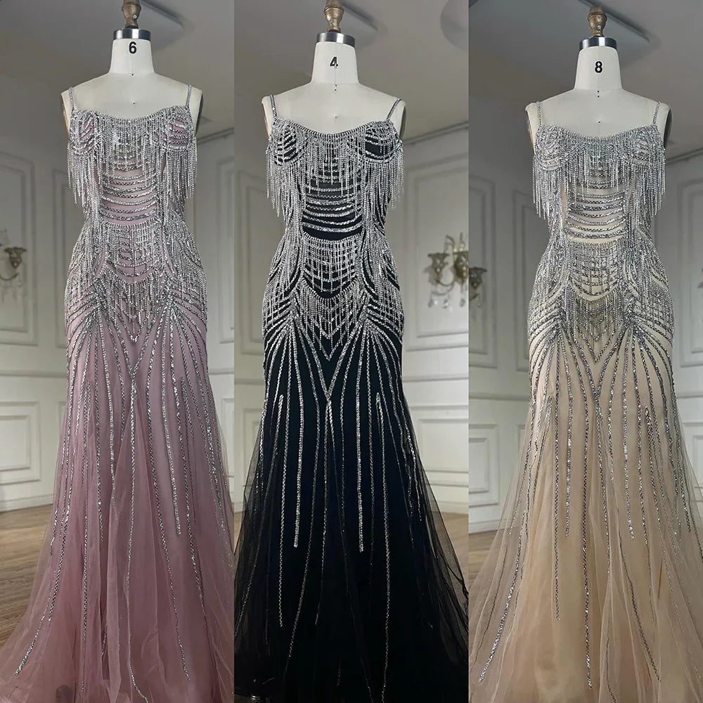 Luxuriöses nudefarbenes Meerjungfrauen-Abendkleid mit Kristallquasten