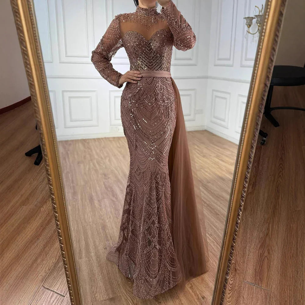 Luxuriöses braunes Meerjungfrauen-Abendkleid mit seitlichem Überrock