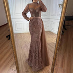 Luxuriöses braunes Meerjungfrauen-Abendkleid mit seitlichem Überrock
