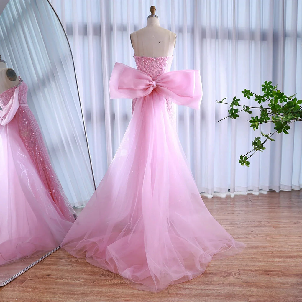 Luxuriöses rosa Abendkleid mit Schleife aus Dubai