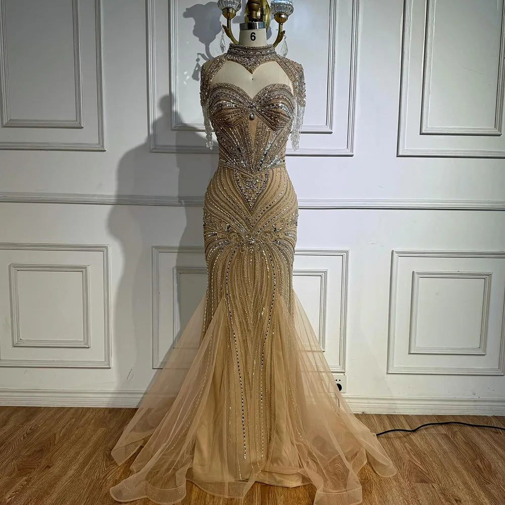 Vestido de Noche Sirena con Cuentas Color Nude de Lujo y Cuello Alto LA72897