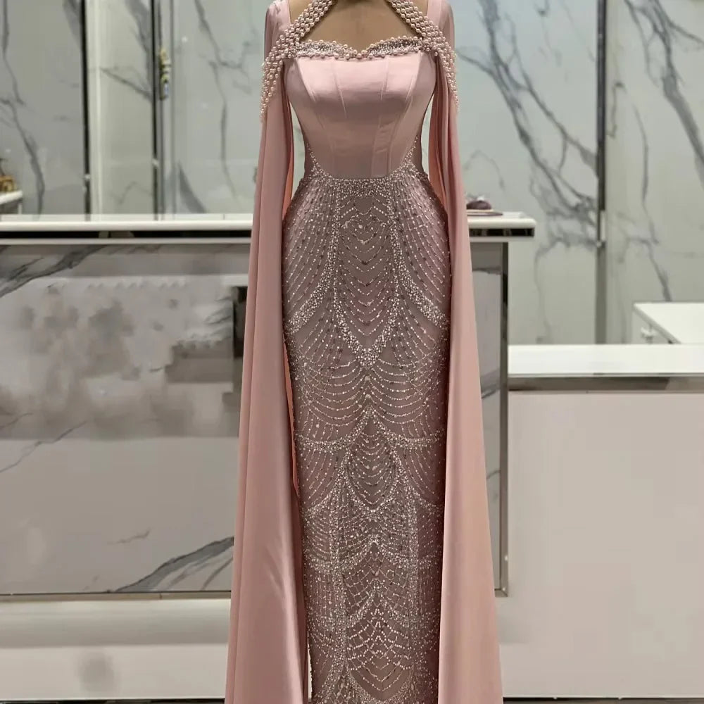 Luxuriöses arabisches Perlen-Abendkleid in Pink mit Umhang