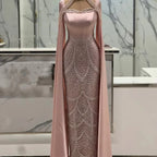 Luxuriöses arabisches Perlen-Abendkleid in Pink mit Umhang