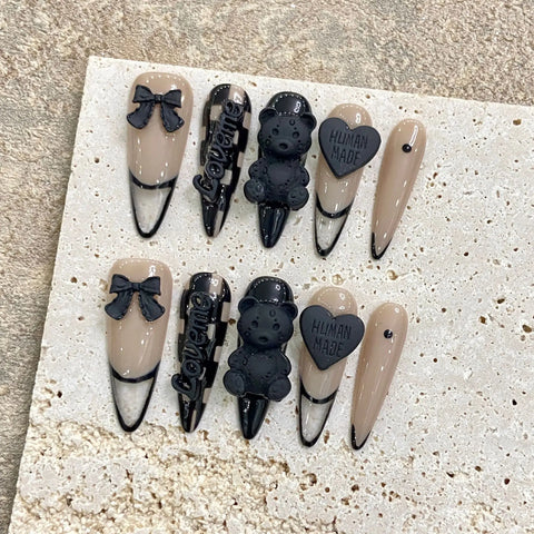 10 Stück handgefertigte Press-On-Nägel, dunkelschwarz, langer Stiletto, 3D-Schleifen, Strass-Dekor, künstliche Nägel, süße, coole Maniküre für Frauen 