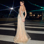 Luxuriöses nudefarbenes Meerjungfrauen-Abendkleid mit Kristallquasten