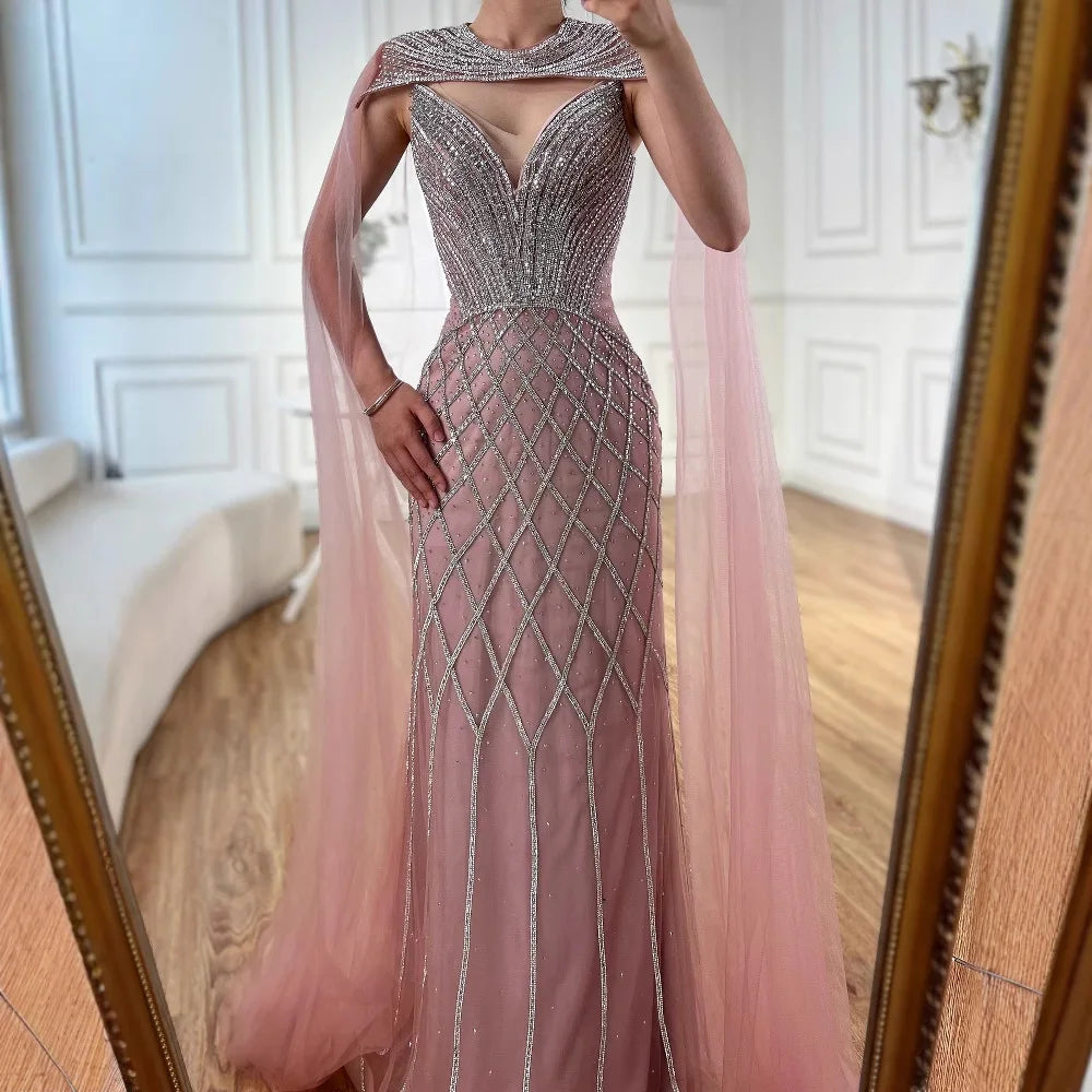 Vestido de Noche de Lujo Color Nude de Sirena con Cuentas y Capa