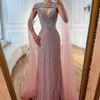 Vestido de Noche de Lujo Color Nude de Sirena con Cuentas y Capa