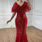Luxuriöses arabisches Meerjungfrauen-Abendkleid in Rot mit Federn und Perlenbesatz