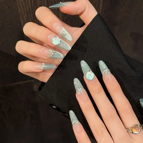 10 Stück einfarbige handgefertigte künstliche Nägel im hellgrünen französischen Stil, sanfte lange Mandeln zum Aufdrücken der Nägel, glänzende Diamanten, Sommer-Kunstnägel 