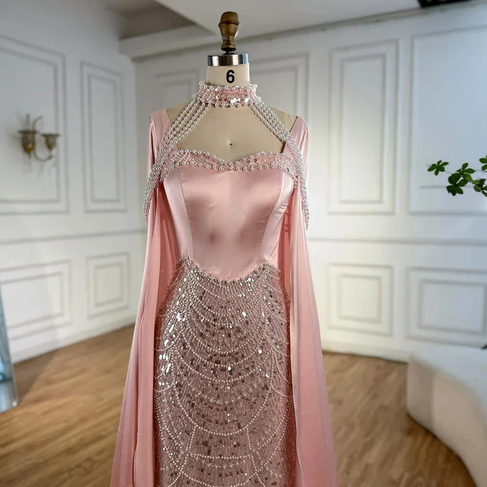 Luxuriöses arabisches Perlen-Abendkleid in Pink mit Umhang