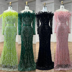 Luxuriöses grünes Abendkleid mit langen Ärmeln, Federn und Perlen aus Dubai