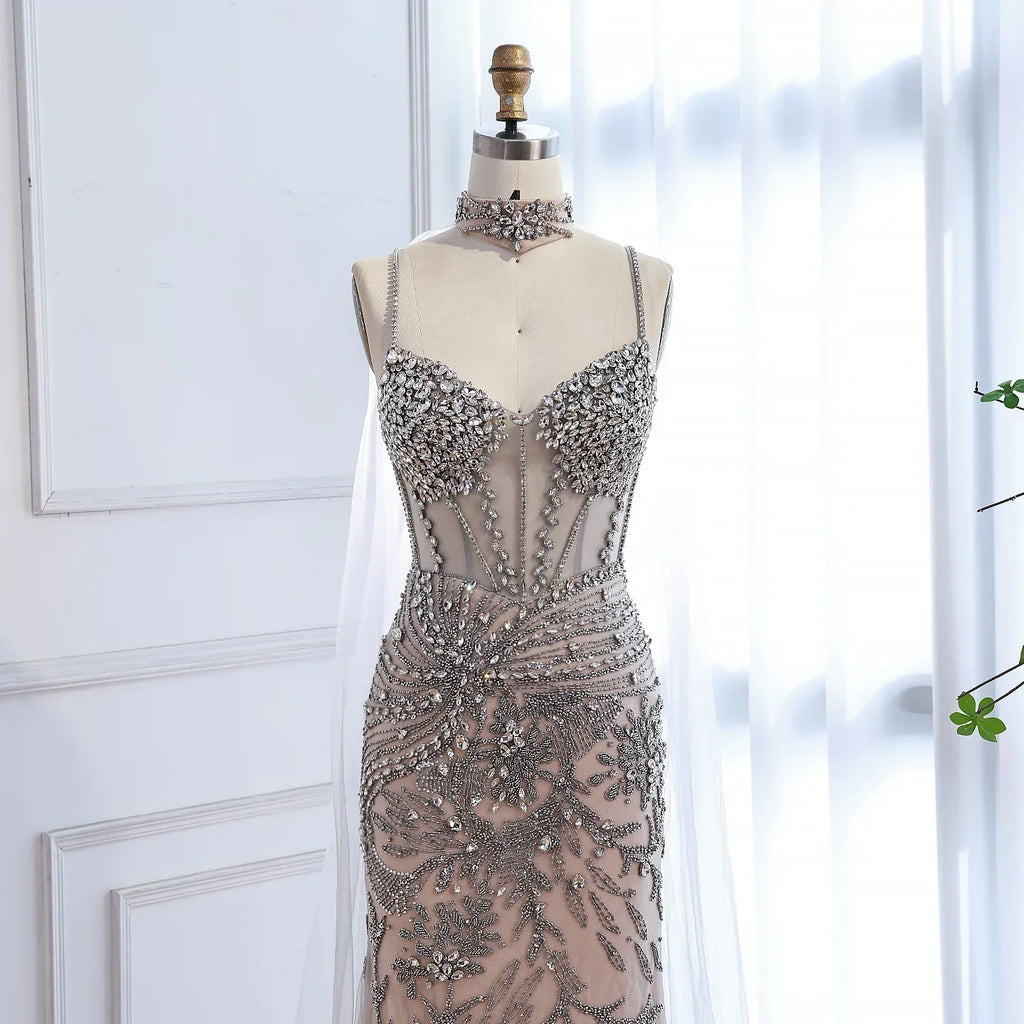 Luxuriöses Abendkleid Grau Perlenbesetzt Mit Umhang Ballkleid LA73342