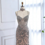 Luxuriöses Abendkleid Grau Perlenbesetzt Mit Umhang Ballkleid LA73342