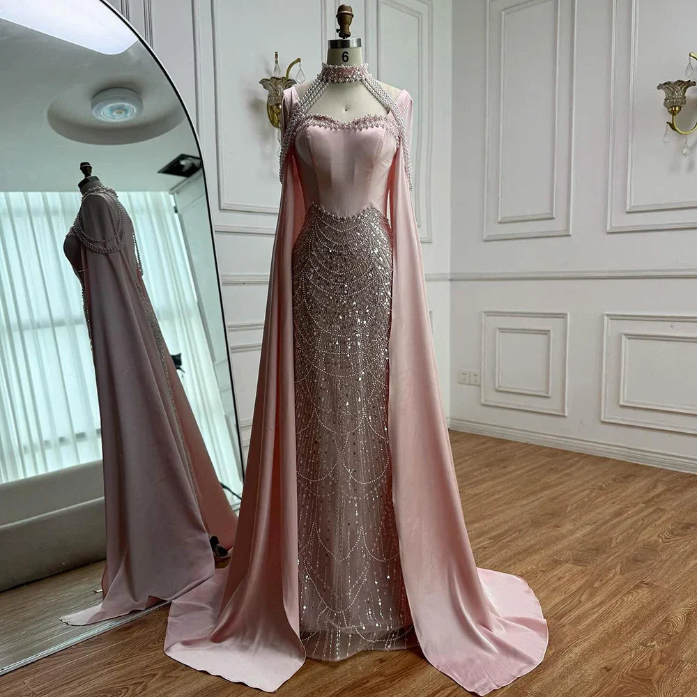 Luxuriöses arabisches Perlen-Abendkleid in Pink mit Umhang