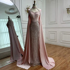 Luxuriöses arabisches Perlen-Abendkleid in Pink mit Umhang