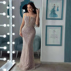 Luxuriöses Abendkleid Nude Perlen Bestickte Robe mit Tüllschleppe