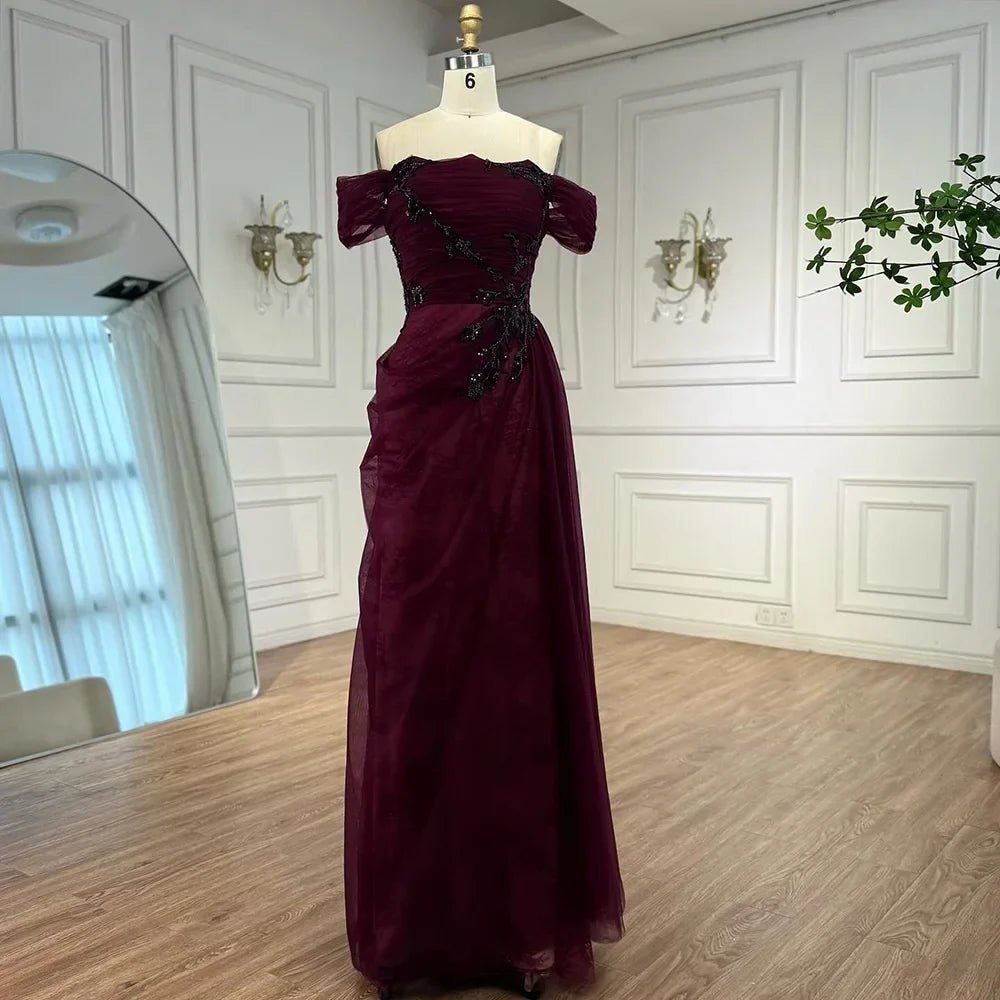 Elegantes weinrotes schulterfreies Spitzen-Abendkleid mit Applikationen