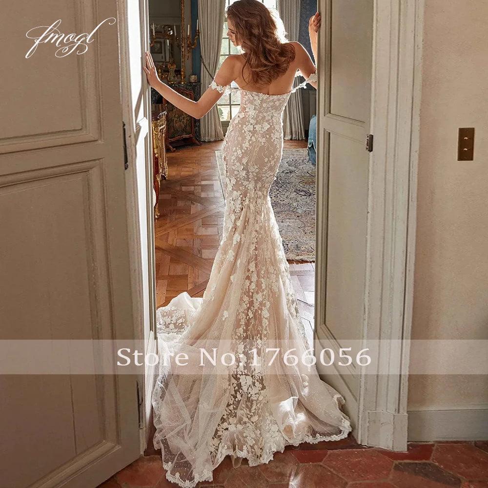 Vestido de novia elegante de Fmogl con escote barco, tirantes finos, encaje, sirena, ilusión sexy, cuentas, perlas, cola de corte, corte trompeta