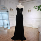 Schwarzes, elegantes Ballkleid mit Spaghettiträgern und Perlenverzierungen